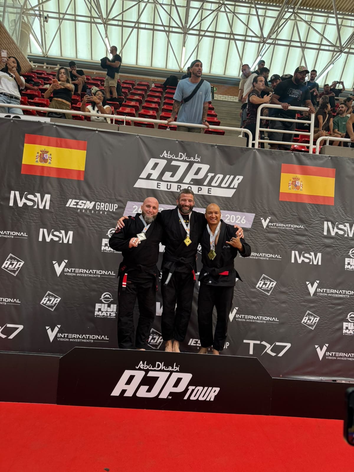 Atletas de BJJ Time en el podio del AJP Tour